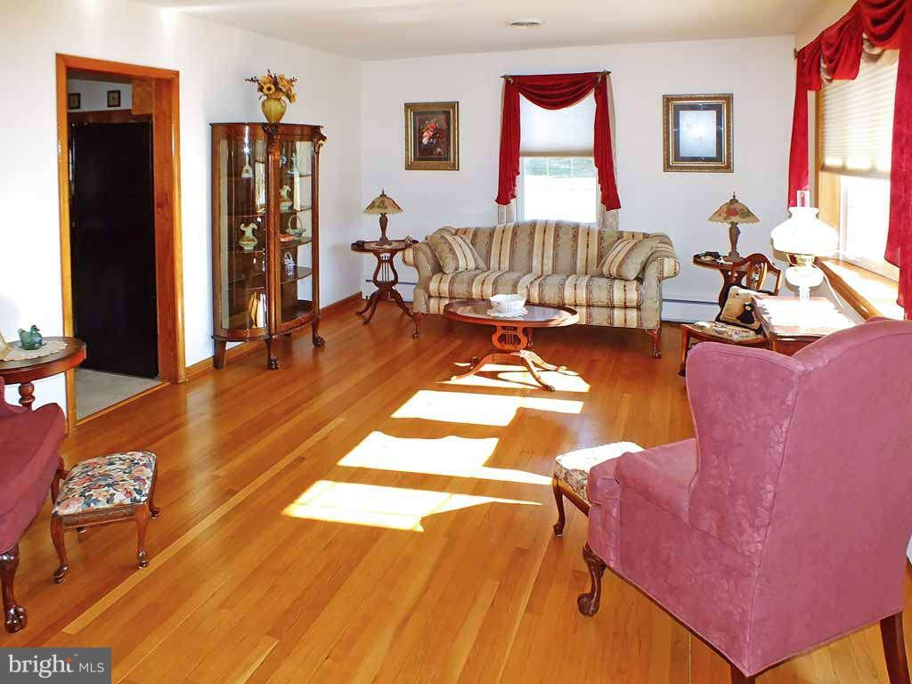 18621 Falls Road Hampstead, MD 21074 - Photo 4 of 24 Living Room, View 2