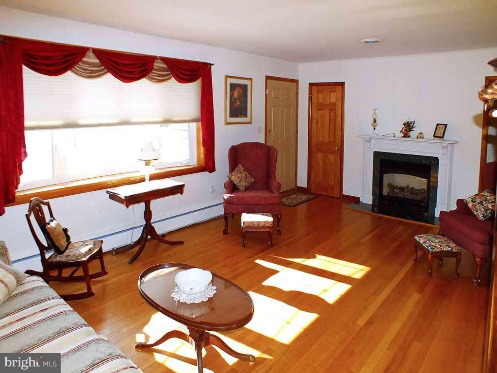 18621 Falls Road Hampstead, MD 21074 - Photo 5 of 24 Living Room, View 3