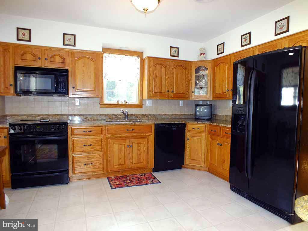 18621 Falls Road Hampstead, MD 21074 - Photo 7 of 24 Kitchen, View 2