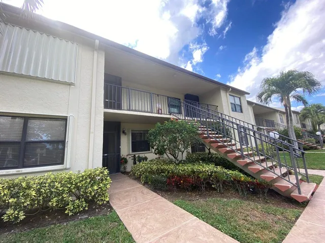 $195,000 | 7915 Willow Spring Drive, Unit 1223, Lake Worth, FL 33467