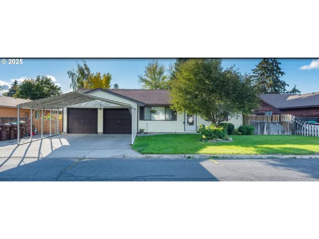 a view of outdoor space yard and front view of a house