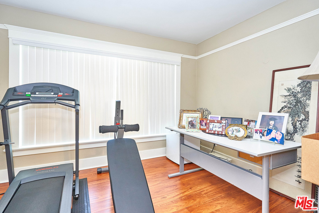 1815 Virginia Road Los Angeles, CA 90019 - Photo 14 of 21