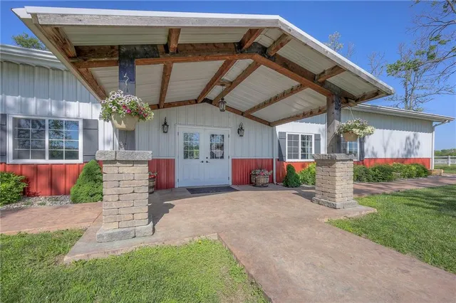 $3,500,000 | 7325 Southwest 93rd Street, Wakarusa, KS 66546