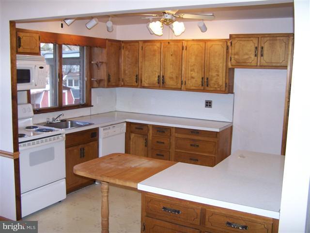 2411 Helena Road Lancaster, PA 17603 - Photo 3 of 15 Gallery Image 3