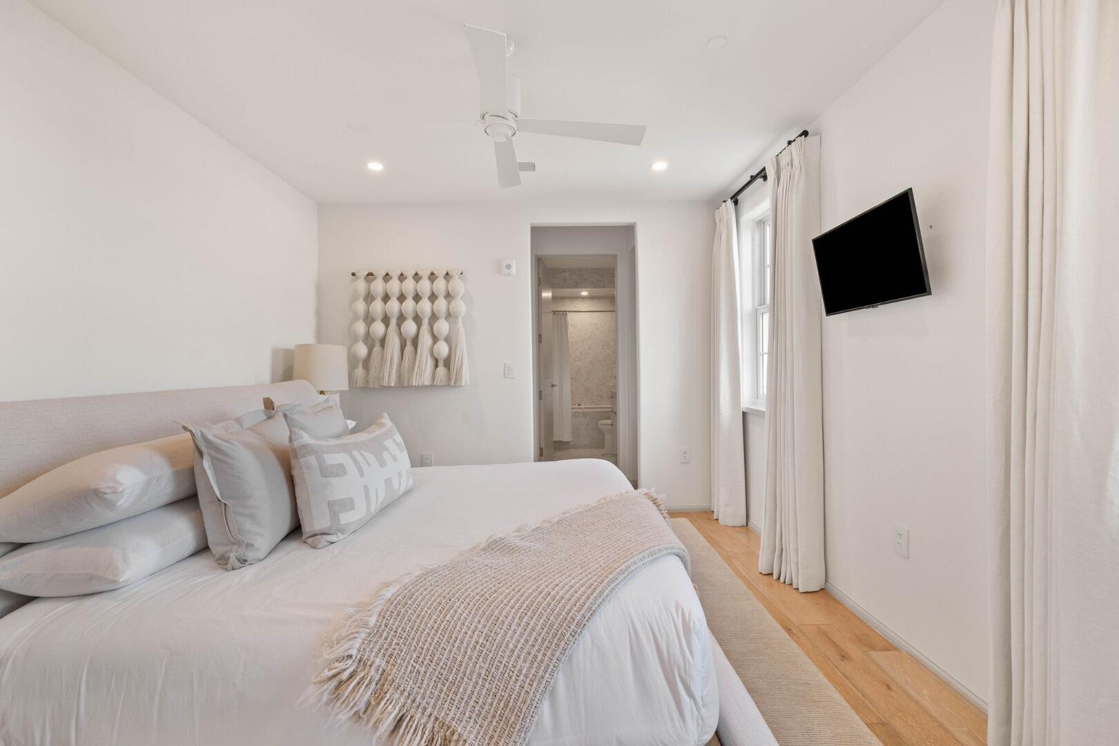 45 West Solaire Way Inlet Beach, Unit 308 Inlet Beach, FL 32461 - Photo 5 of 10 a spacious bedroom with a bed and a flat screen tv