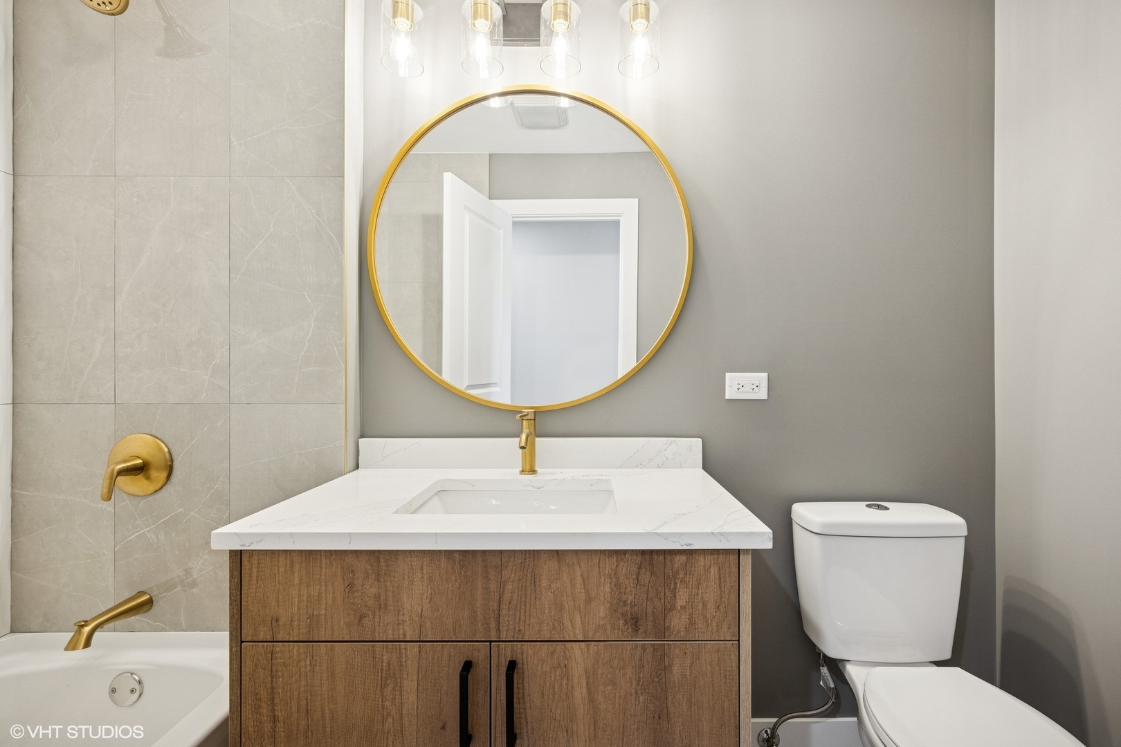 8524 Center Avenue River Grove, IL 60171 - Photo 30 of 38 a bathroom with a toilet a sink and mirror