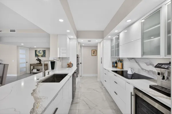 $1,390,000 | 4100 North Ocean Drive, Unit 1201, Singer Island, FL 33404