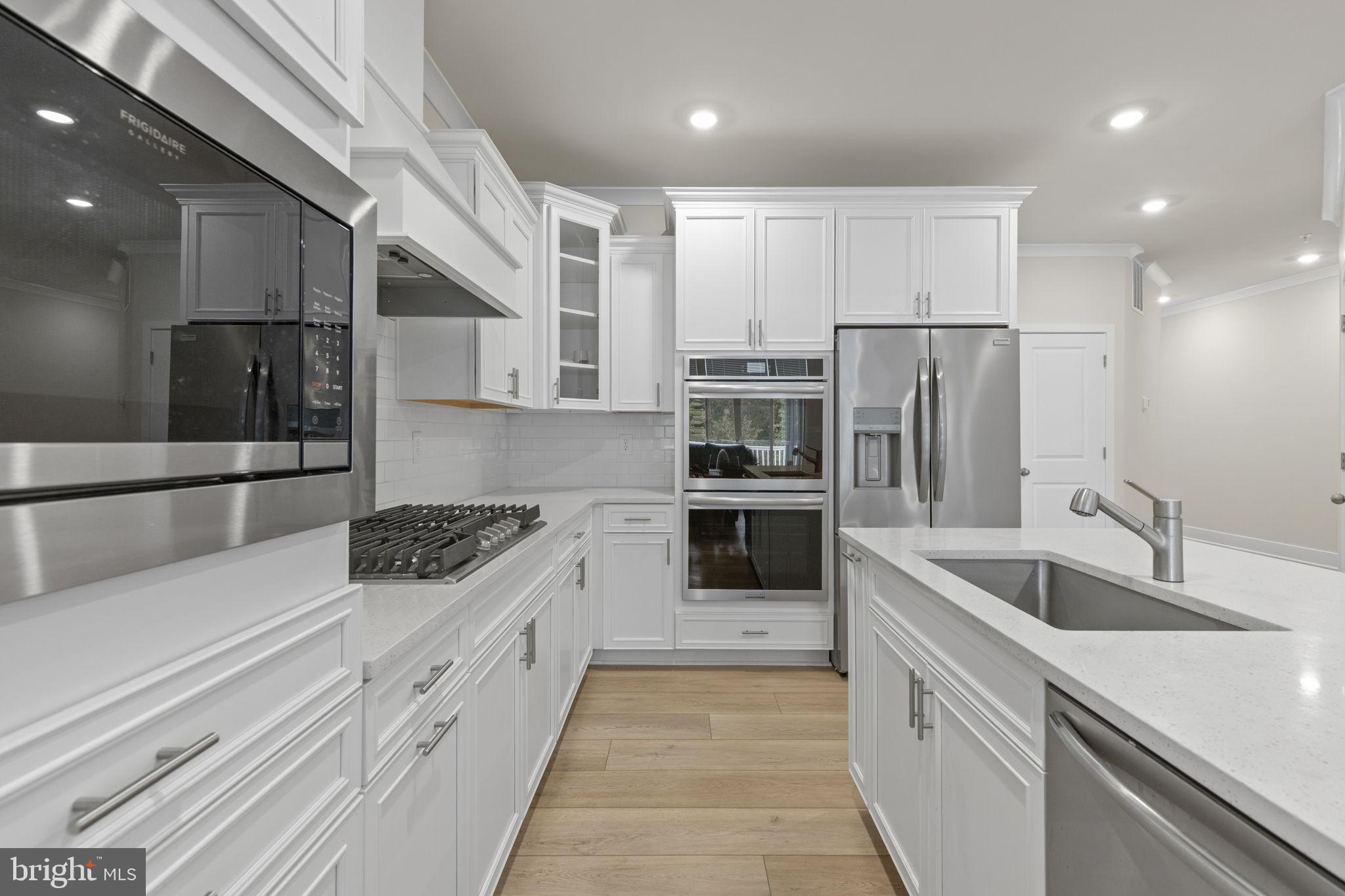 528 Waters Lndg Drive Essex, MD 21221 - Photo 3 of 25