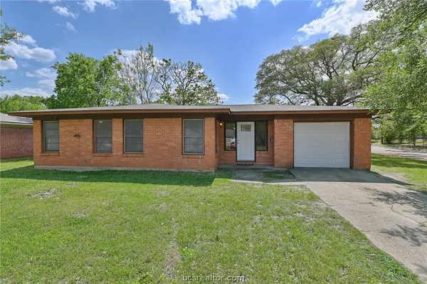 $1,650 | 4300 Milam Street, Bryan, TX 77801
