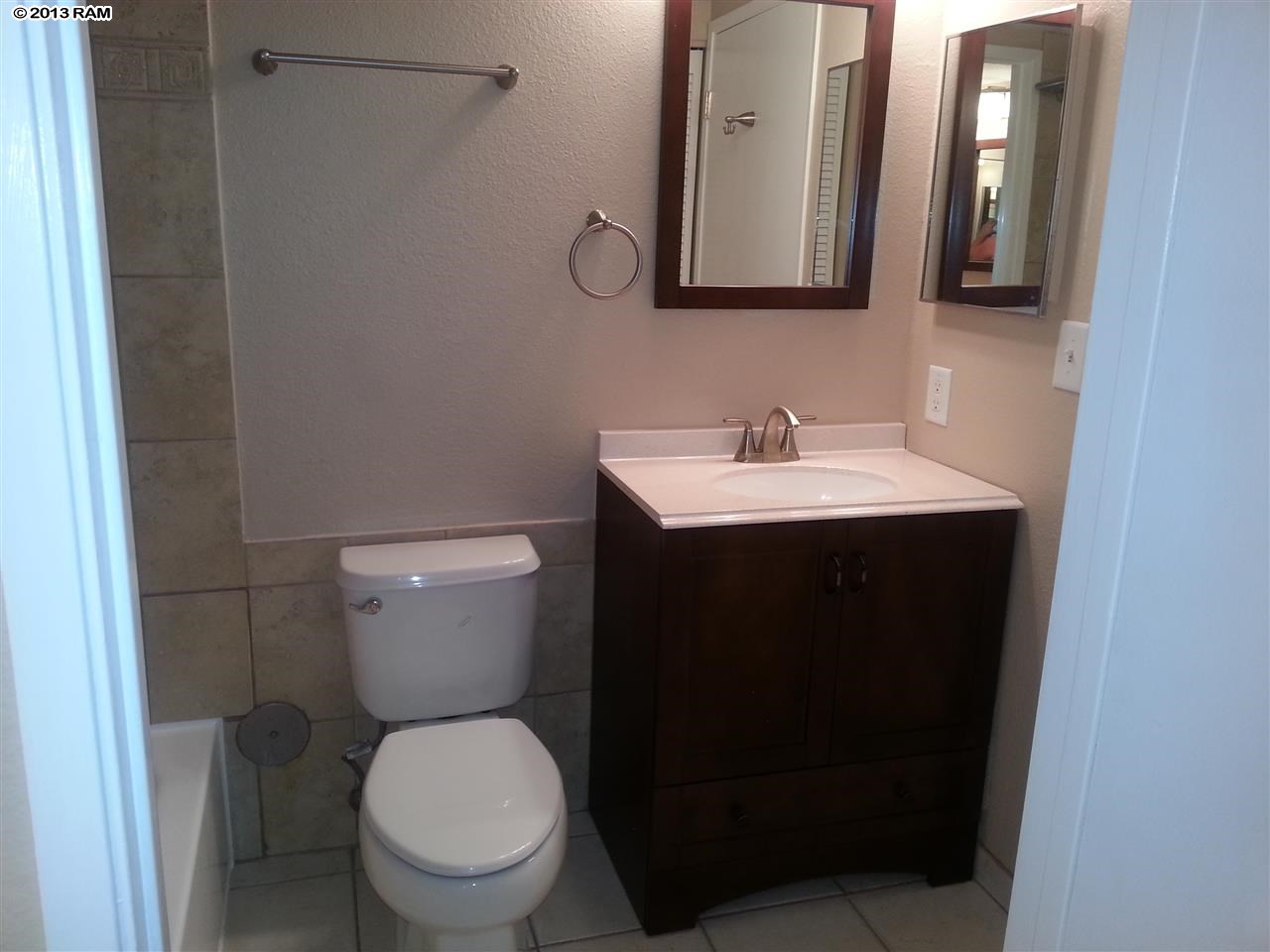140 Uwapo Road, Unit 9104 Kihei, HI 96753 - Photo 18 of 27 a bathroom with a toilet a sink and mirror
