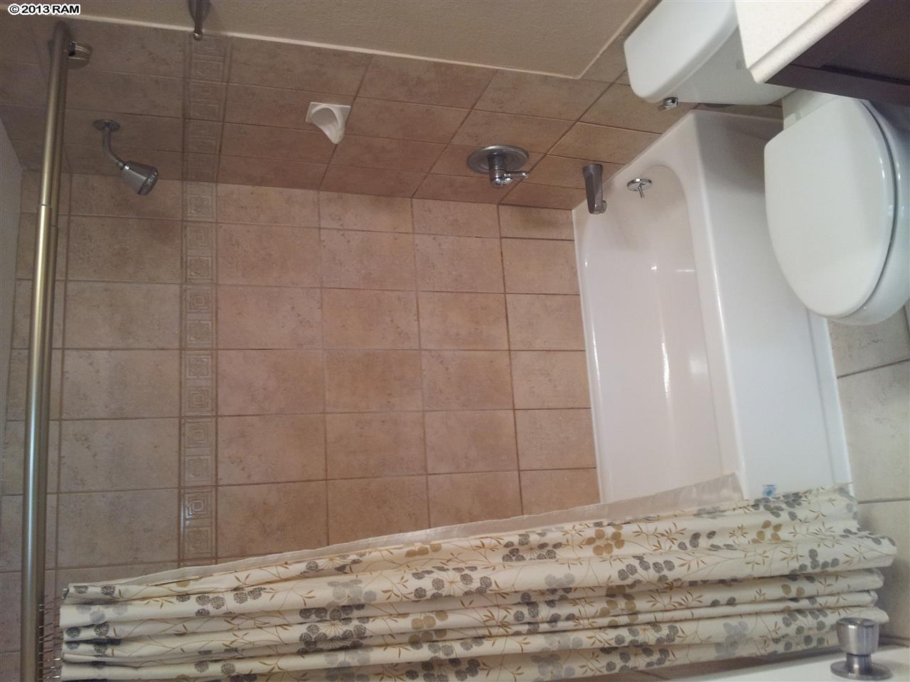 140 Uwapo Road, Unit 9104 Kihei, HI 96753 - Photo 19 of 27 a bathroom with a sink and a mirror