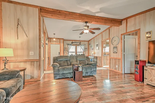 $285,000 | 1096 Old Elizabethton Highway, Bluff City, TN 37618