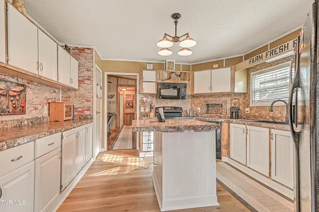 $285,000 | 1096 Old Elizabethton Highway, Bluff City, TN 37618