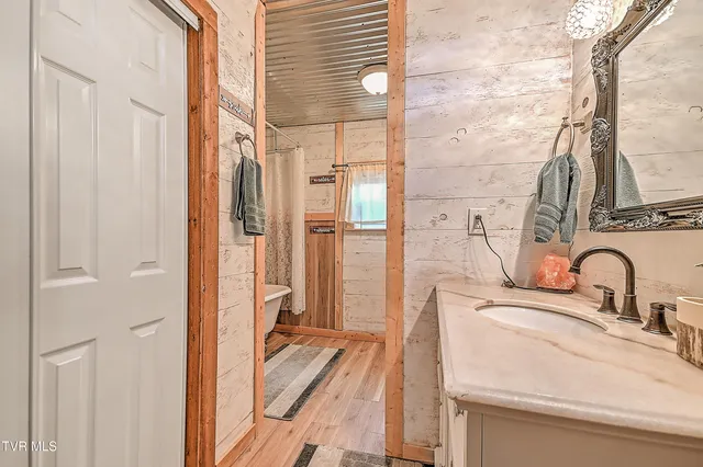 $285,000 | 1096 Old Elizabethton Highway, Bluff City, TN 37618