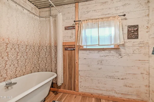 $285,000 | 1096 Old Elizabethton Highway, Bluff City, TN 37618