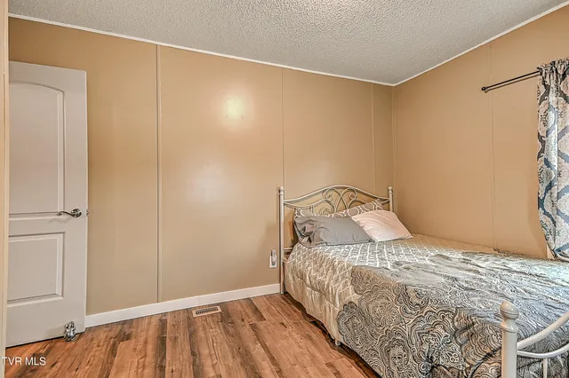 $285,000 | 1096 Old Elizabethton Highway, Bluff City, TN 37618