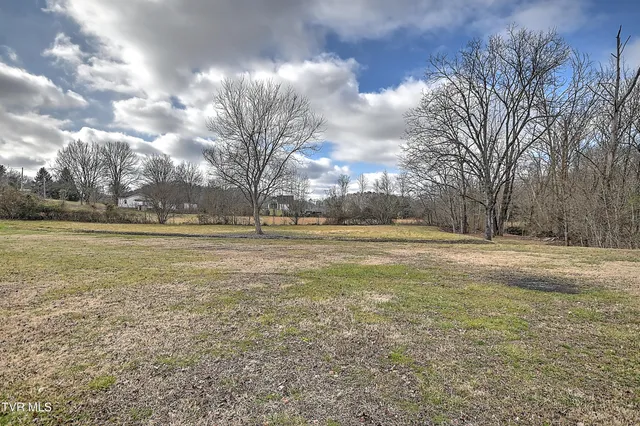 $285,000 | 1096 Old Elizabethton Highway, Bluff City, TN 37618
