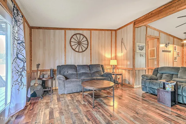 $285,000 | 1096 Old Elizabethton Highway, Bluff City, TN 37618