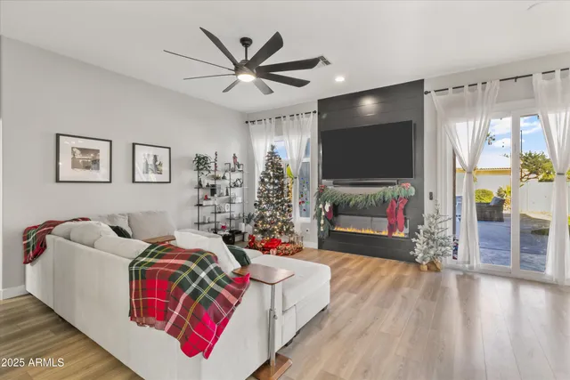 $825,000 | 230 East Arabian Drive, Gilbert, AZ 85296