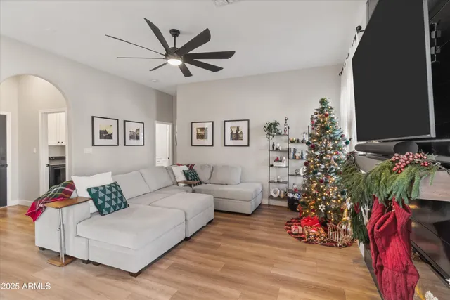 $825,000 | 230 East Arabian Drive, Gilbert, AZ 85296