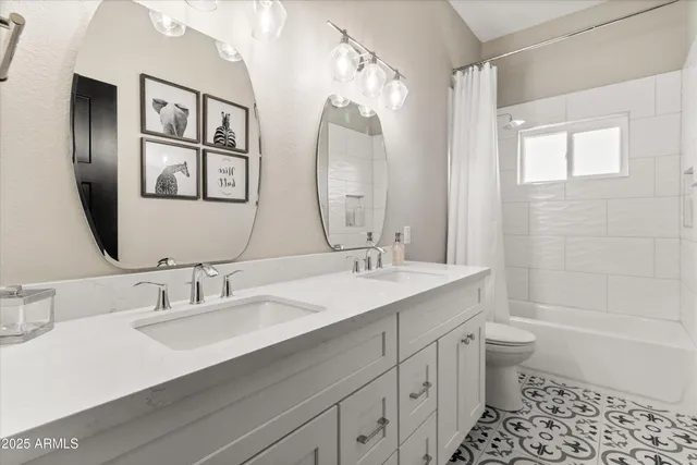 $825,000 | 230 East Arabian Drive, Gilbert, AZ 85296