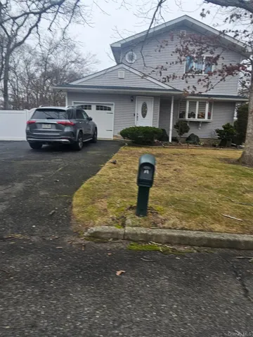 $2,000 | 31 Albermarle Avenue, Holtsville, NY 11742
