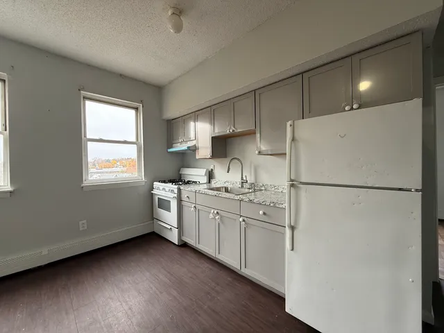 $1,200 | 132 Locust Street, Unit 13, Waterbury, CT 06704