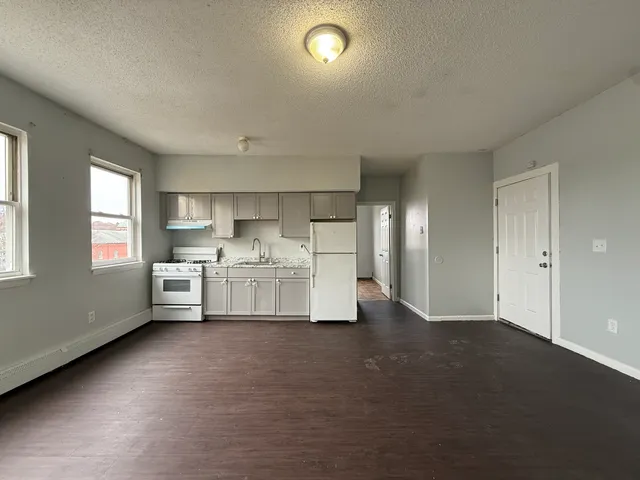 $1,200 | 132 Locust Street, Unit 13, Waterbury, CT 06704