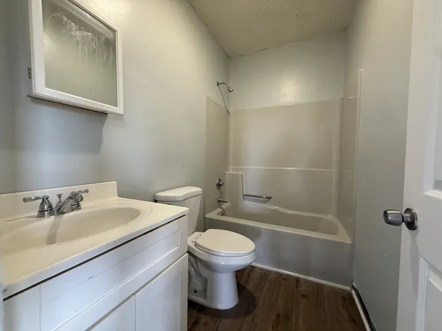 $1,200 | 132 Locust Street, Unit 13, Waterbury, CT 06704