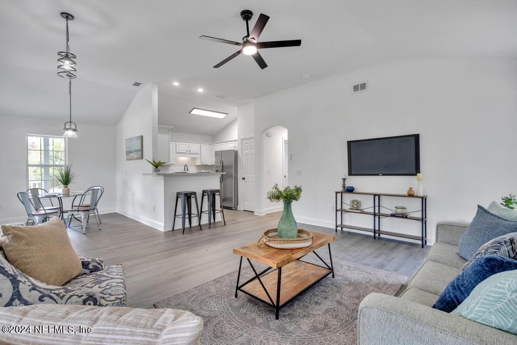 5815 Hillridge Road Keystone Heights, FL 32656 - Photo 3 of 32 Living Room