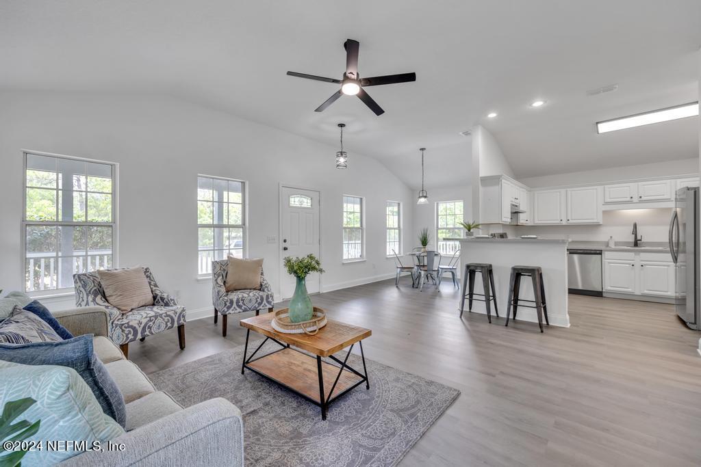 5815 Hillridge Road Keystone Heights, FL 32656 - Photo 10 of 32 Living Room