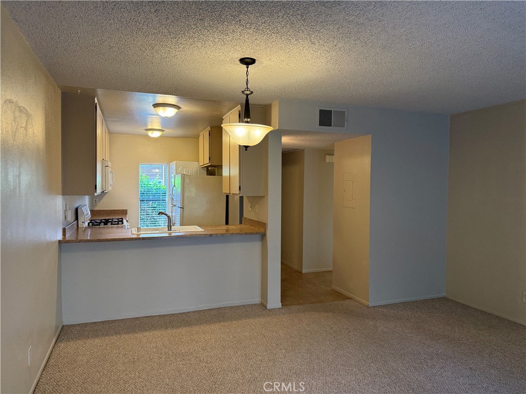 122 Tangelo Irvine, CA 92618 - Photo 13 of 34 a kitchen with refrigerator and window