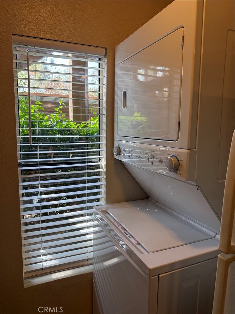 122 Tangelo Irvine, CA 92618 - Photo 16 of 34 a view of a bathroom with a bathtub