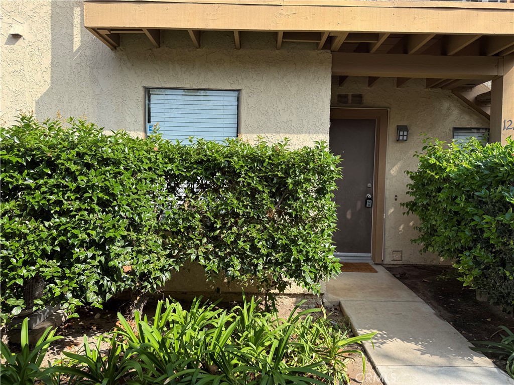 122 Tangelo Irvine, CA 92618 - Photo 2 of 34 a view of a house with a flower garden