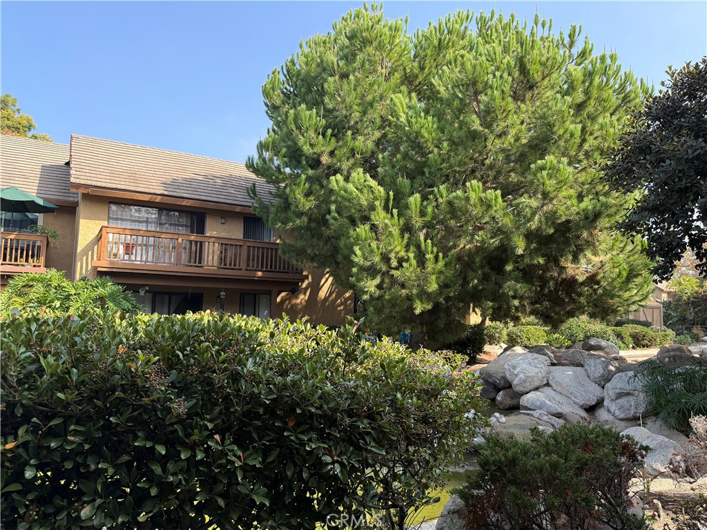 122 Tangelo Irvine, CA 92618 - Photo 28 of 34 a house view with a garden space
