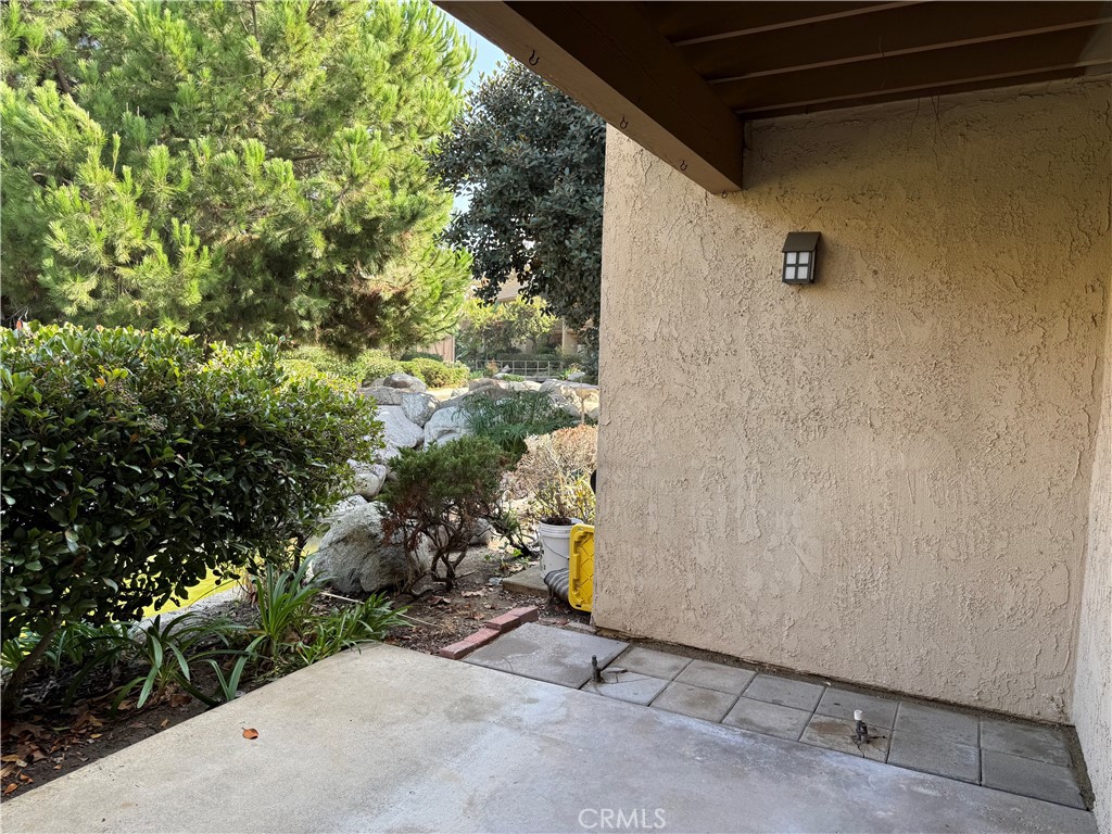 122 Tangelo Irvine, CA 92618 - Photo 30 of 34 a view of a yard