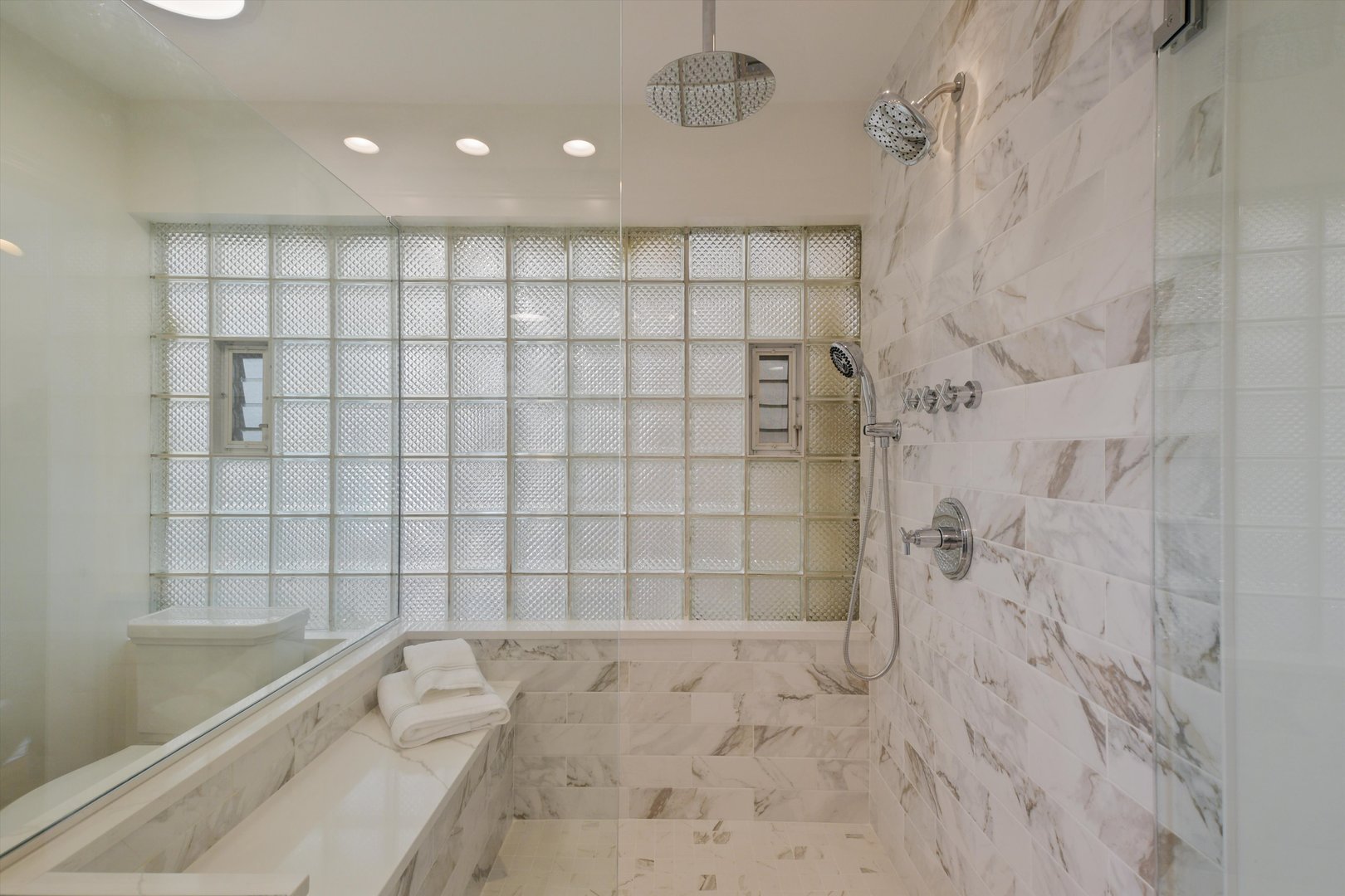 1447 West Flournoy Street Chicago, IL 60607 - Photo 19 of 41 a view of a bathroom