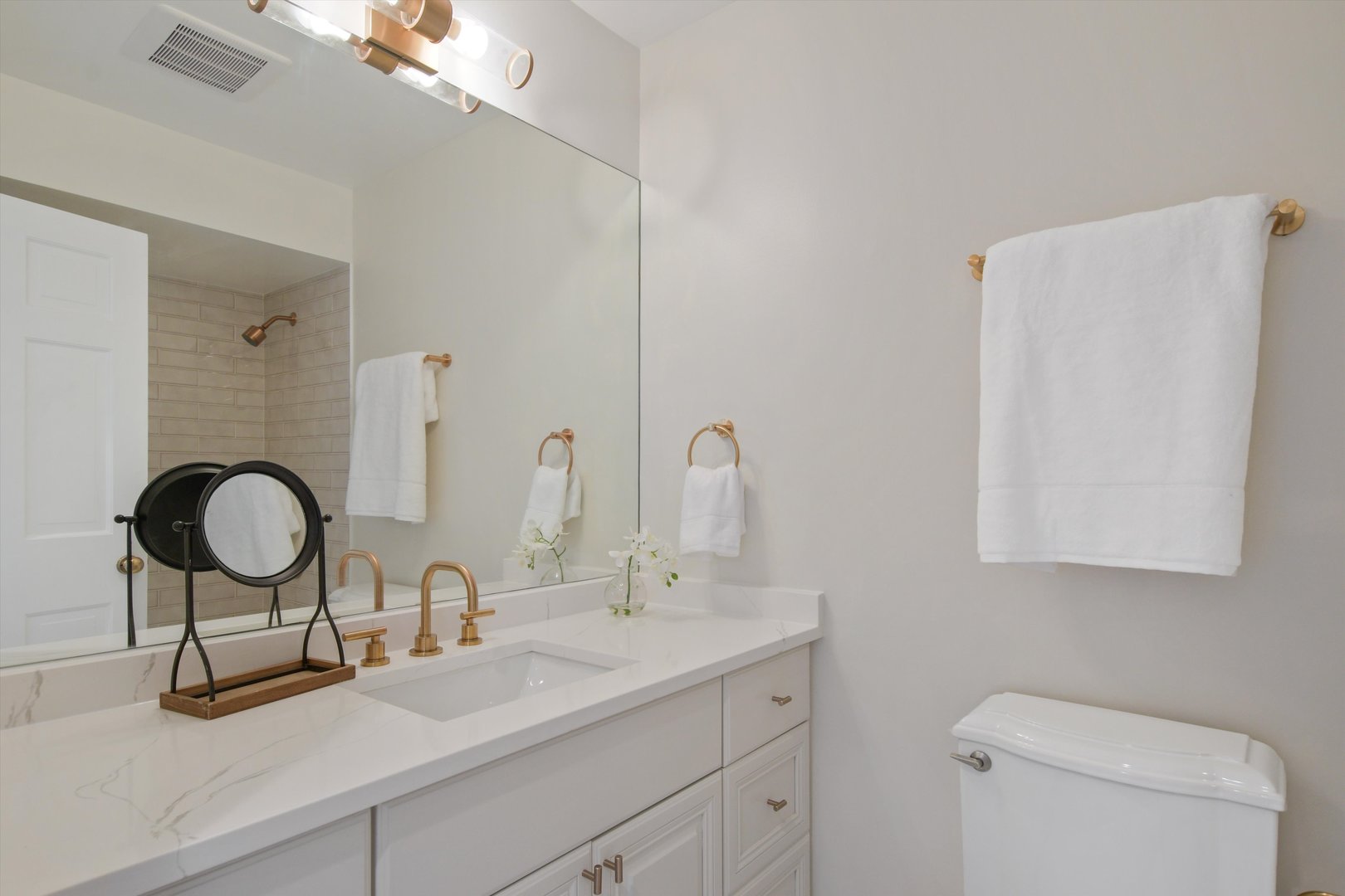 1447 West Flournoy Street Chicago, IL 60607 - Photo 20 of 41 a bathroom with a toilet sink and mirror