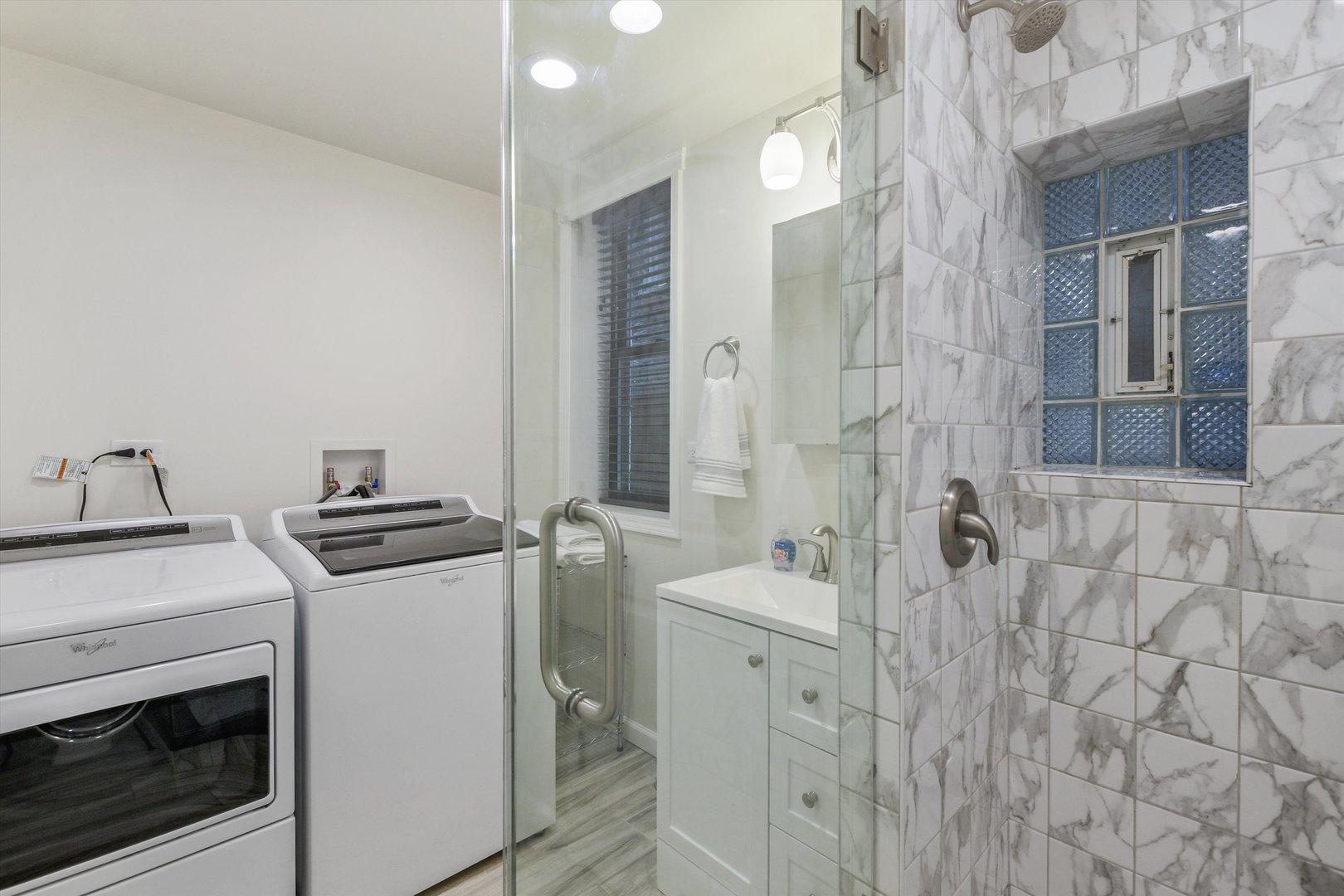 1447 West Flournoy Street Chicago, IL 60607 - Photo 32 of 41 a utility room with dryer and washer