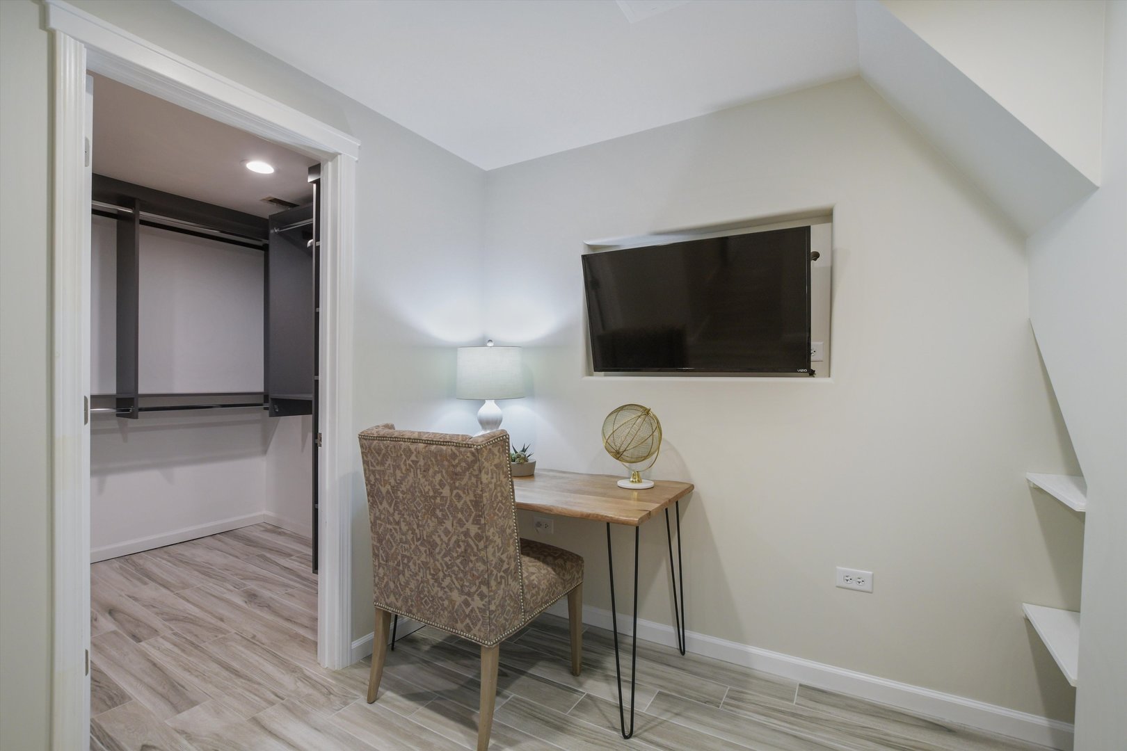 1447 West Flournoy Street Chicago, IL 60607 - Photo 33 of 41 a living room with furniture and a flat screen tv