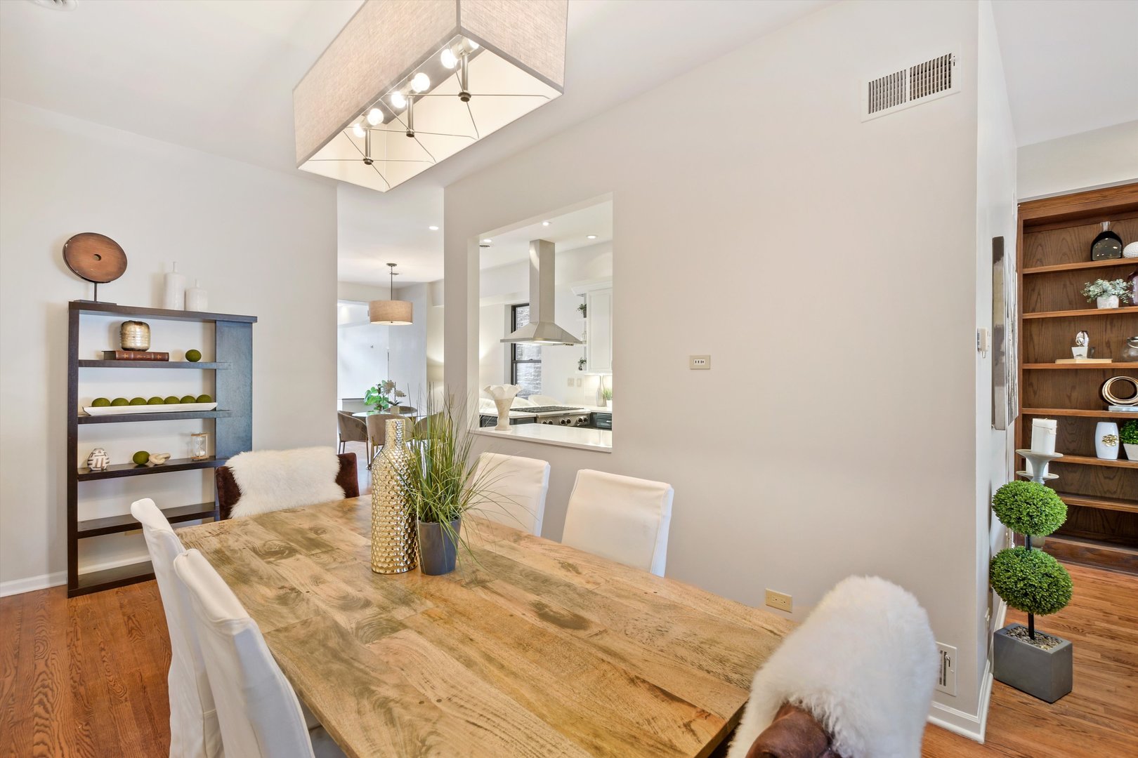 1447 West Flournoy Street Chicago, IL 60607 - Photo 7 of 41 a view of a dining room with furniture