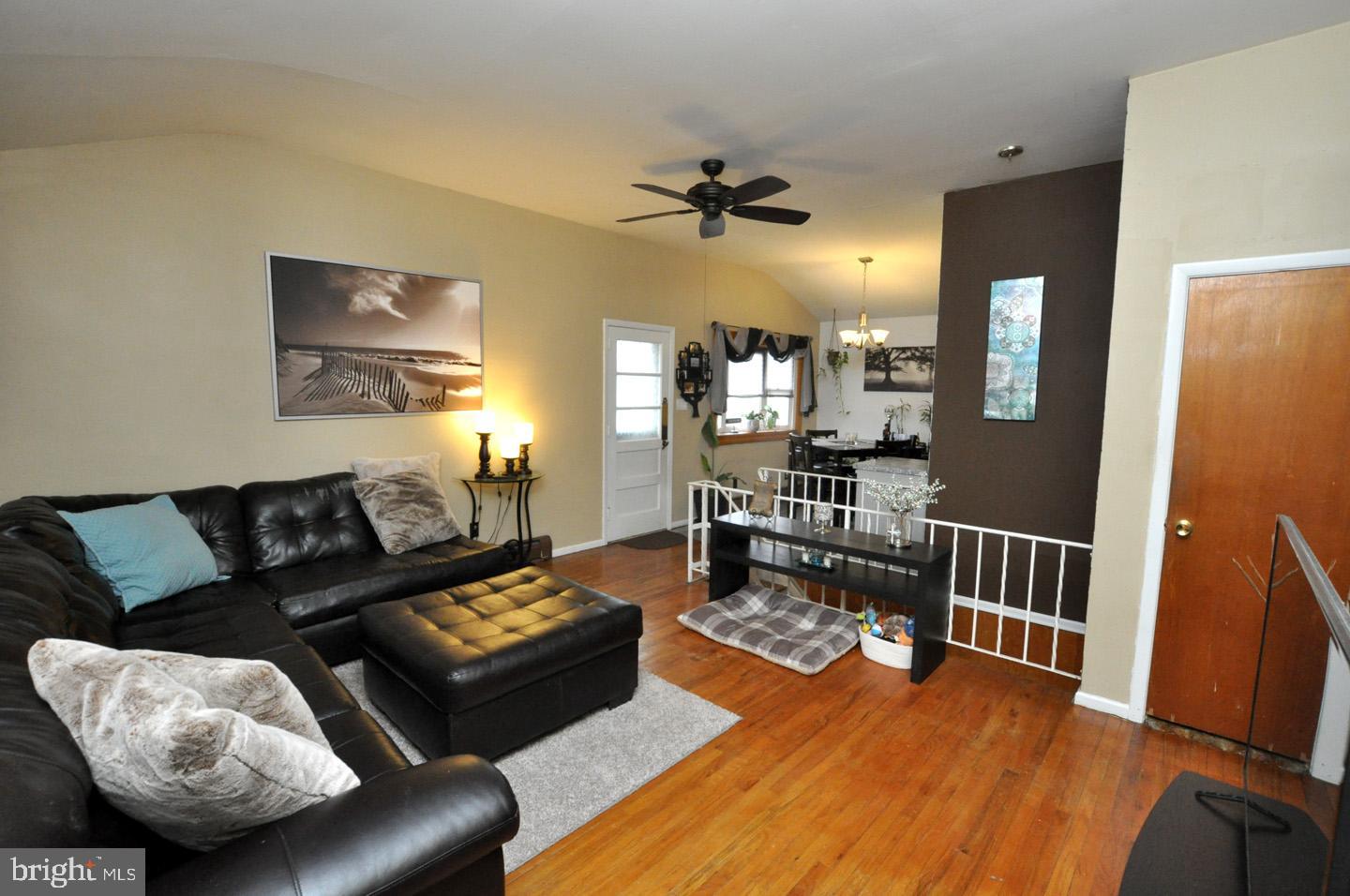 208 Ivy Road Edgewater Park, NJ 08010 - Photo 5 of 25 Living room