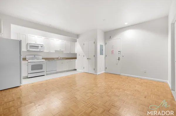 $3,500 | 15 Park Row, Unit 9G | Financial District