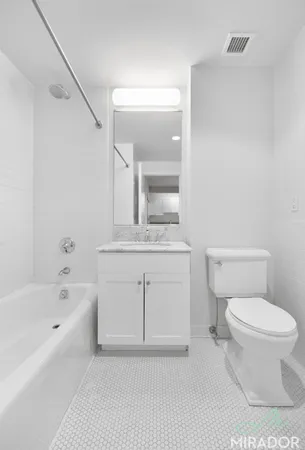 $3,500 | 15 Park Row, Unit 9G | Financial District