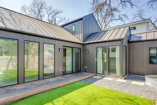 $3,995 | 2615 Willow Street, Unit 2, Austin, TX 78702