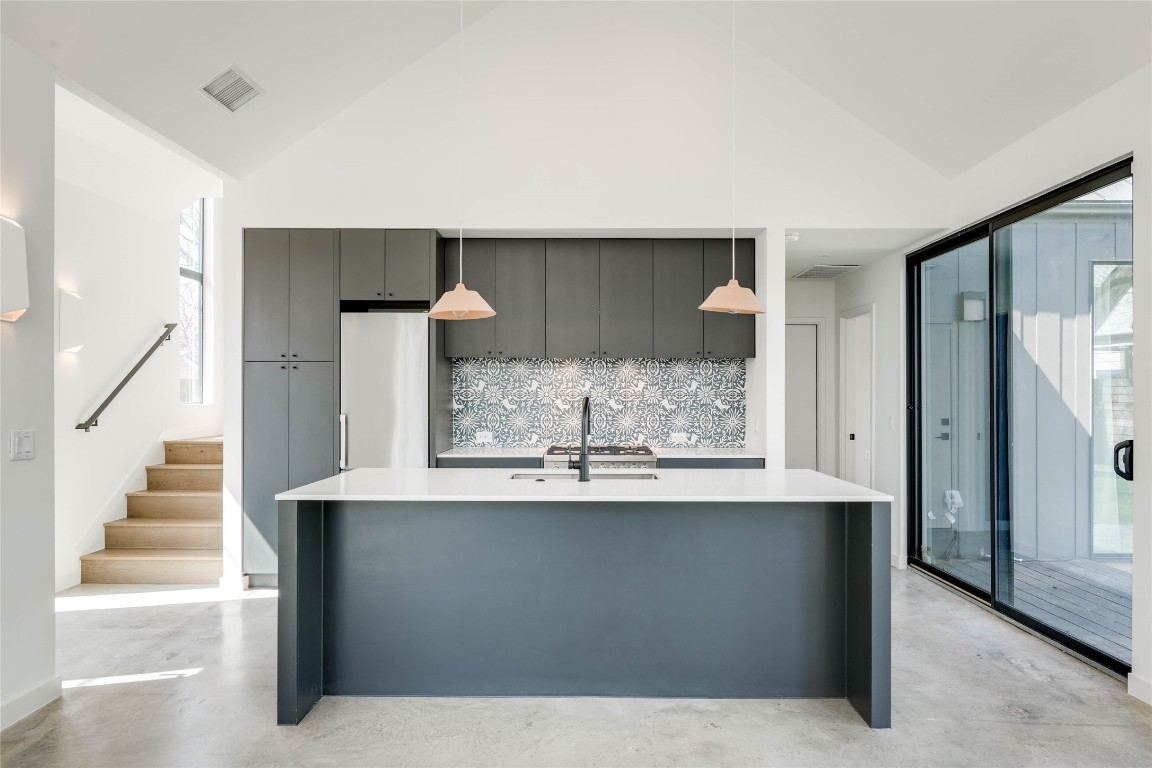 2615 Willow Street, Unit 2 Austin, TX 78702 - Photo 2 of 34