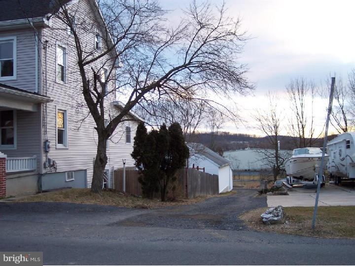 46 Montello Road Reading, PA 19608 - Photo 3 of 21