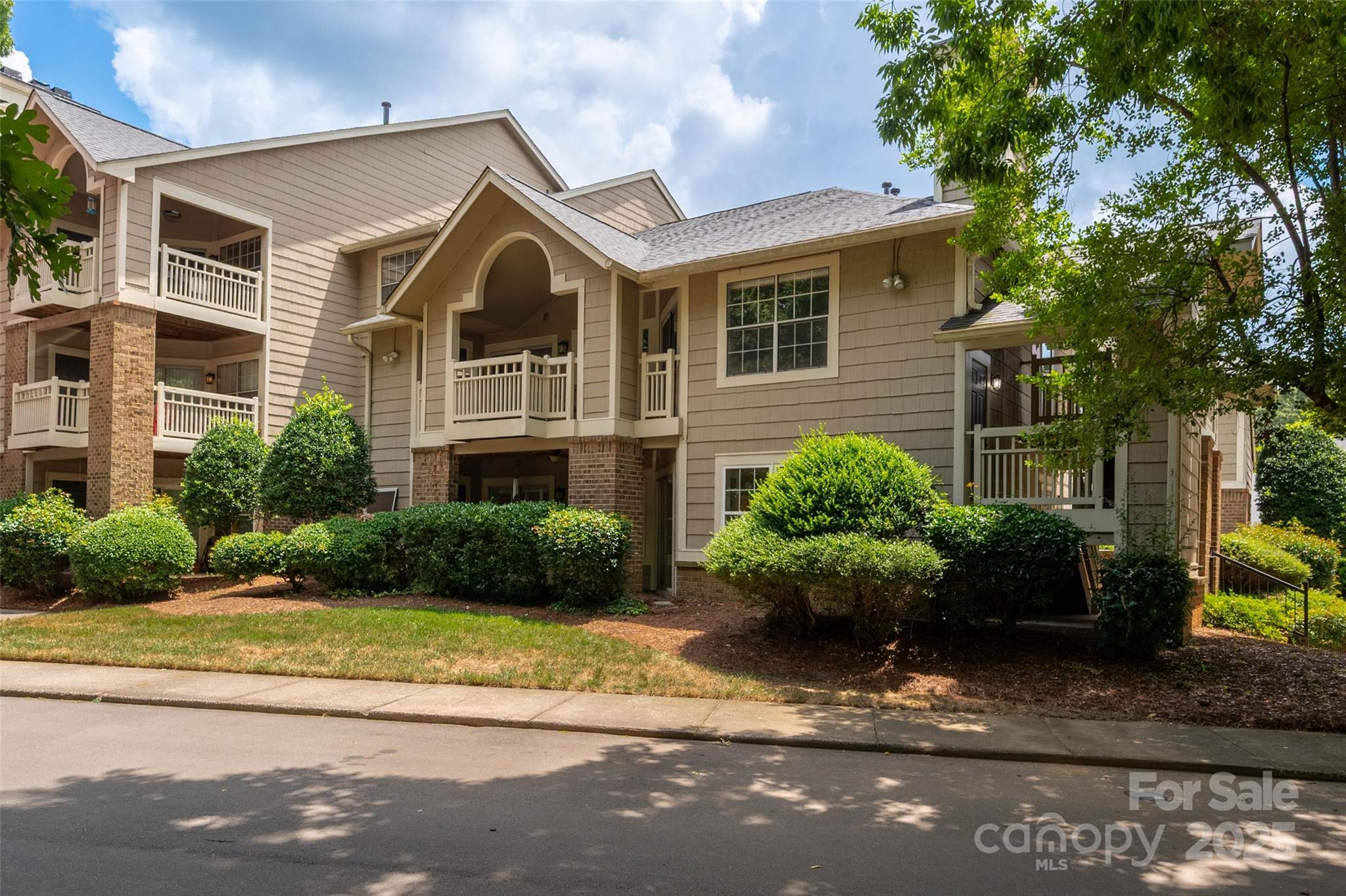 5007 Sharon Road, Unit I Charlotte, NC 28210 - Photo 2 of 26 Gallery Image 2