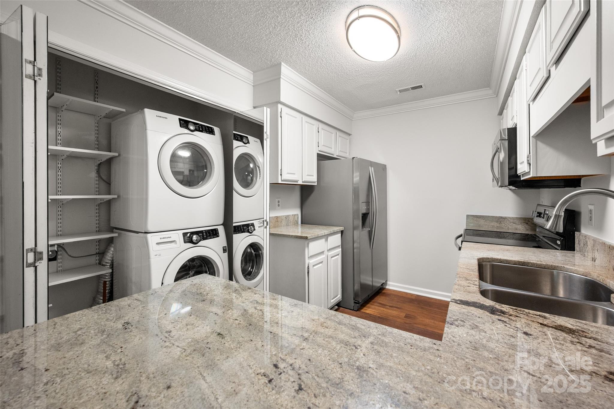 5007 Sharon Road, Unit I Charlotte, NC 28210 - Photo 10 of 26 Gallery Image 10