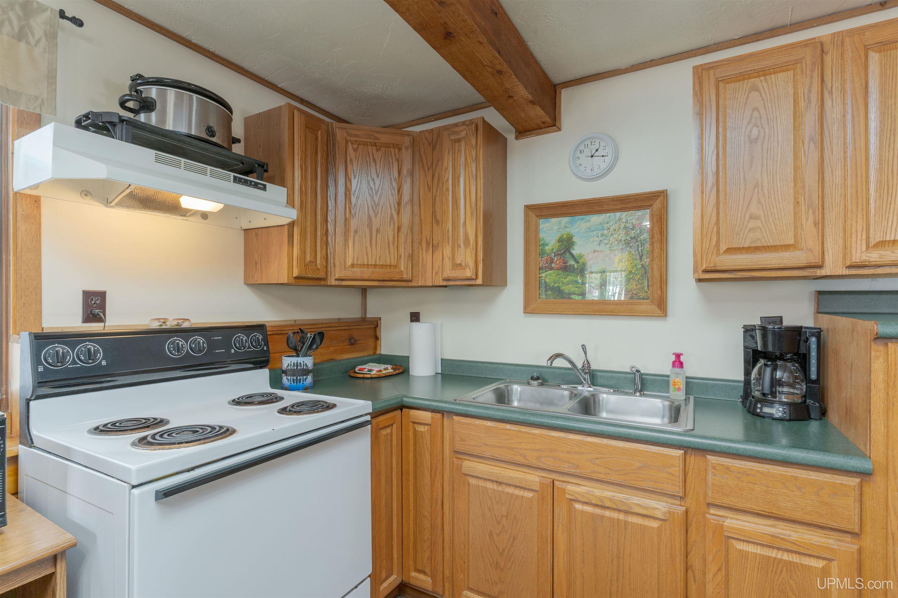 111 Little Deer Road Iron River, MI 49935 - Photo 4 of 39